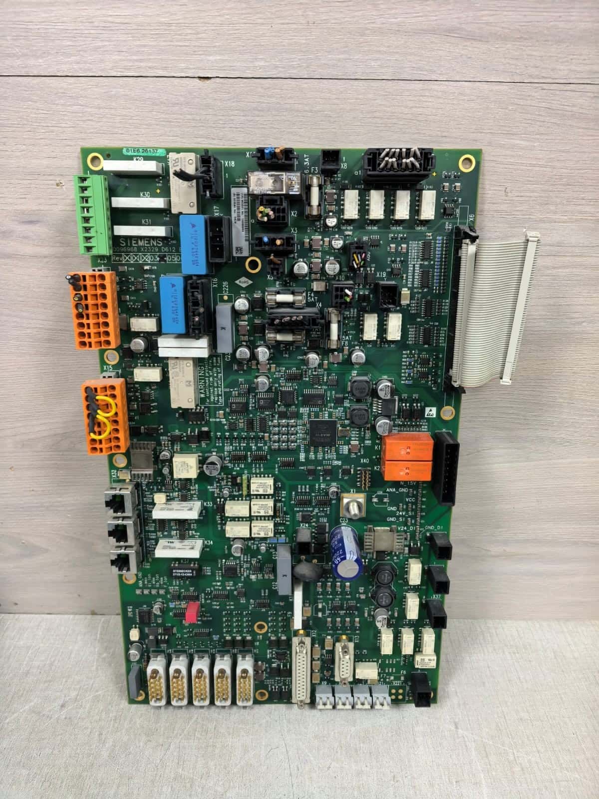 Siemens 10096968 X2329 D612 E3 REV.04 SIEMENS 10096968 X2329 D612 E3 REV.04 CIRCUIT BOARD 1