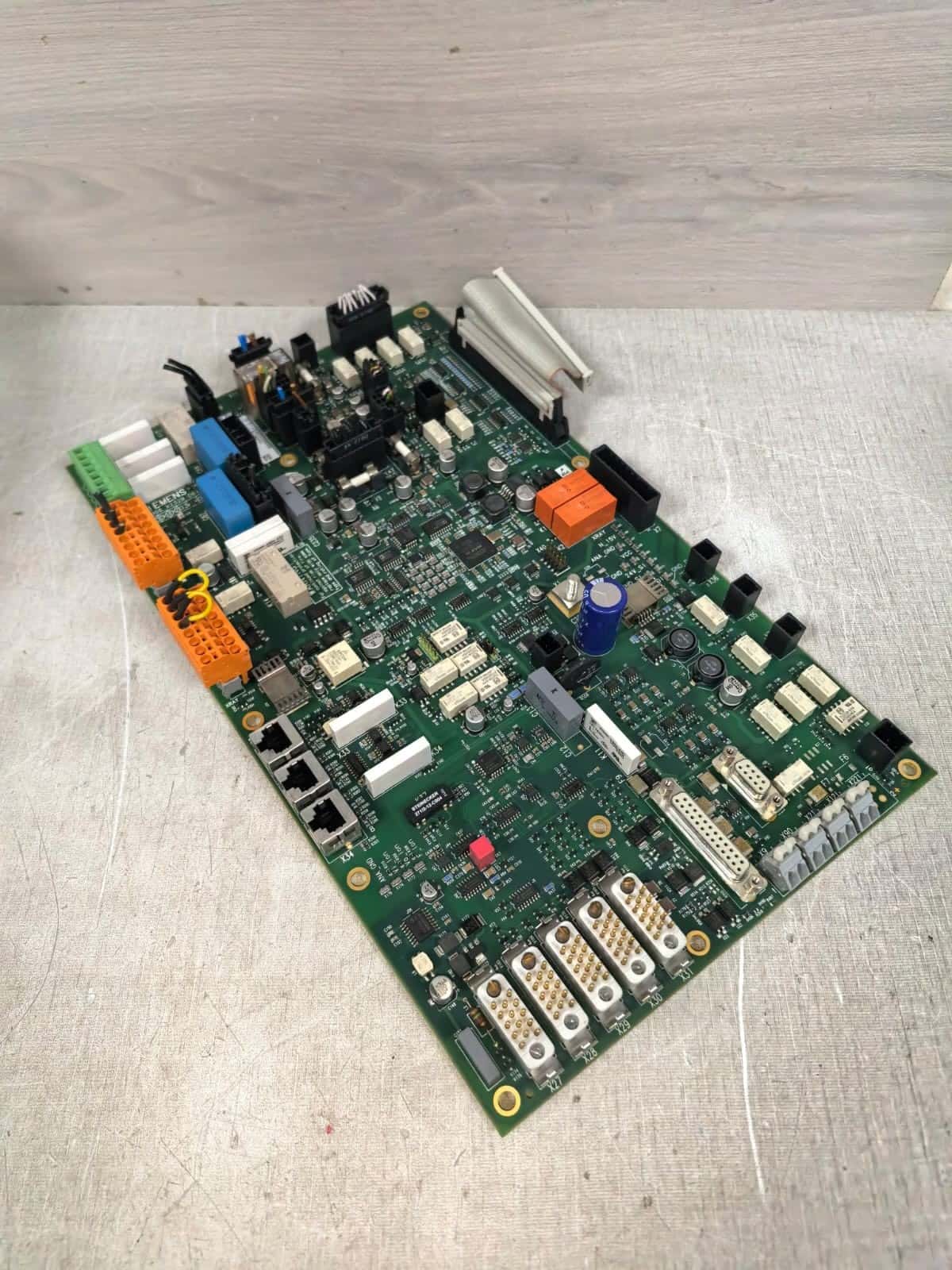 Siemens 10096968 X2329 D612 E3 REV.04 SIEMENS 10096968 X2329 D612 E3 REV.04 CIRCUIT BOARD 3