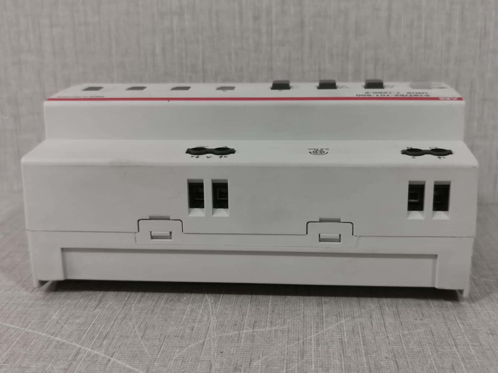 ABB 6197/52-101-500 UD/S 1.1260.2 ABB i-bus KNX 6197/52-101-500 UD/S 1.1260.2 Universal Dimmer Actuator-TESTED 3