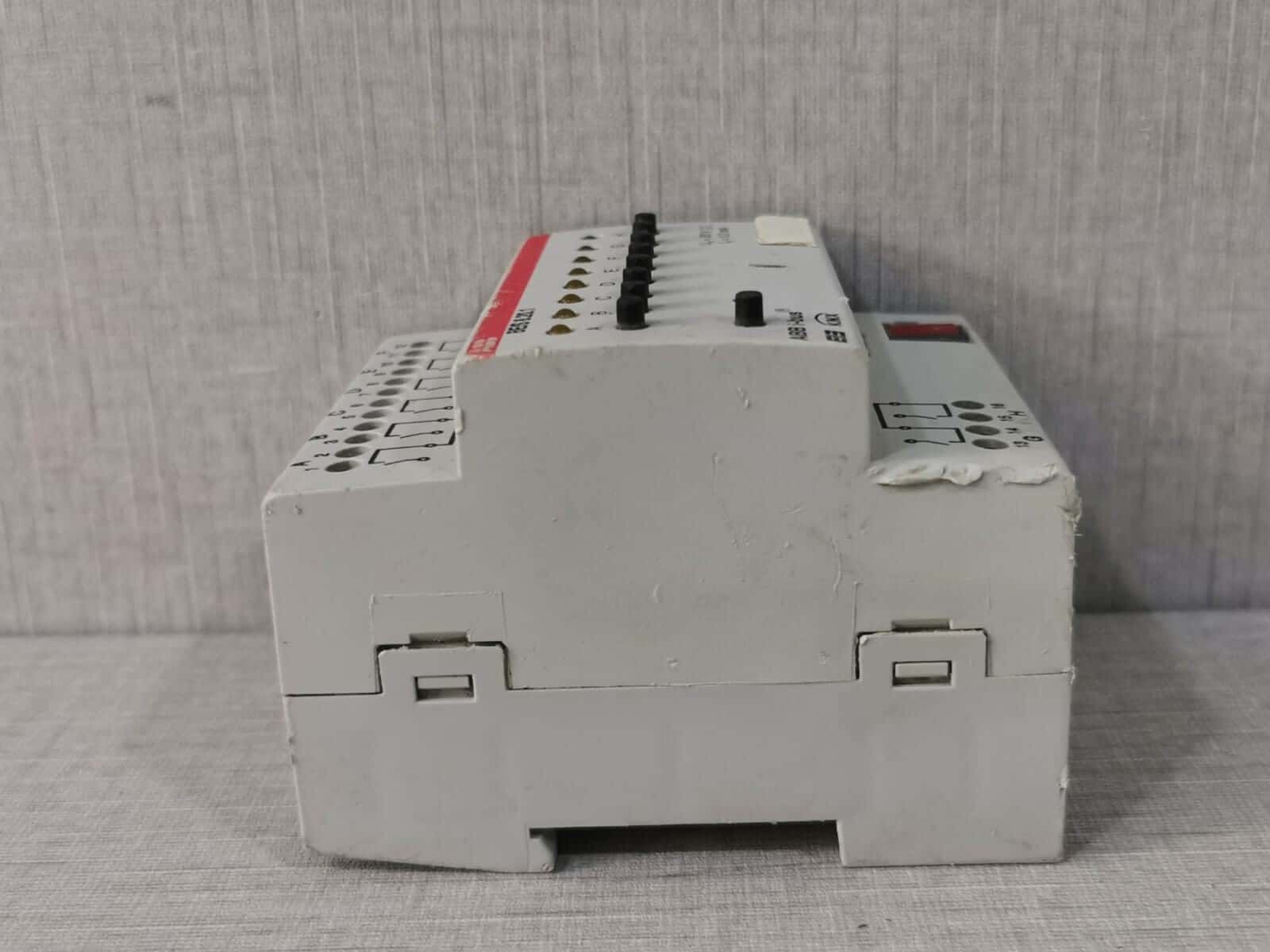ABB 2CDG 1110 056 R0011 ABB BE/S 8.20.1 EIB/KNX REG Binary Input, 8-times, 230 V/ 2CDG1110056R0011 4