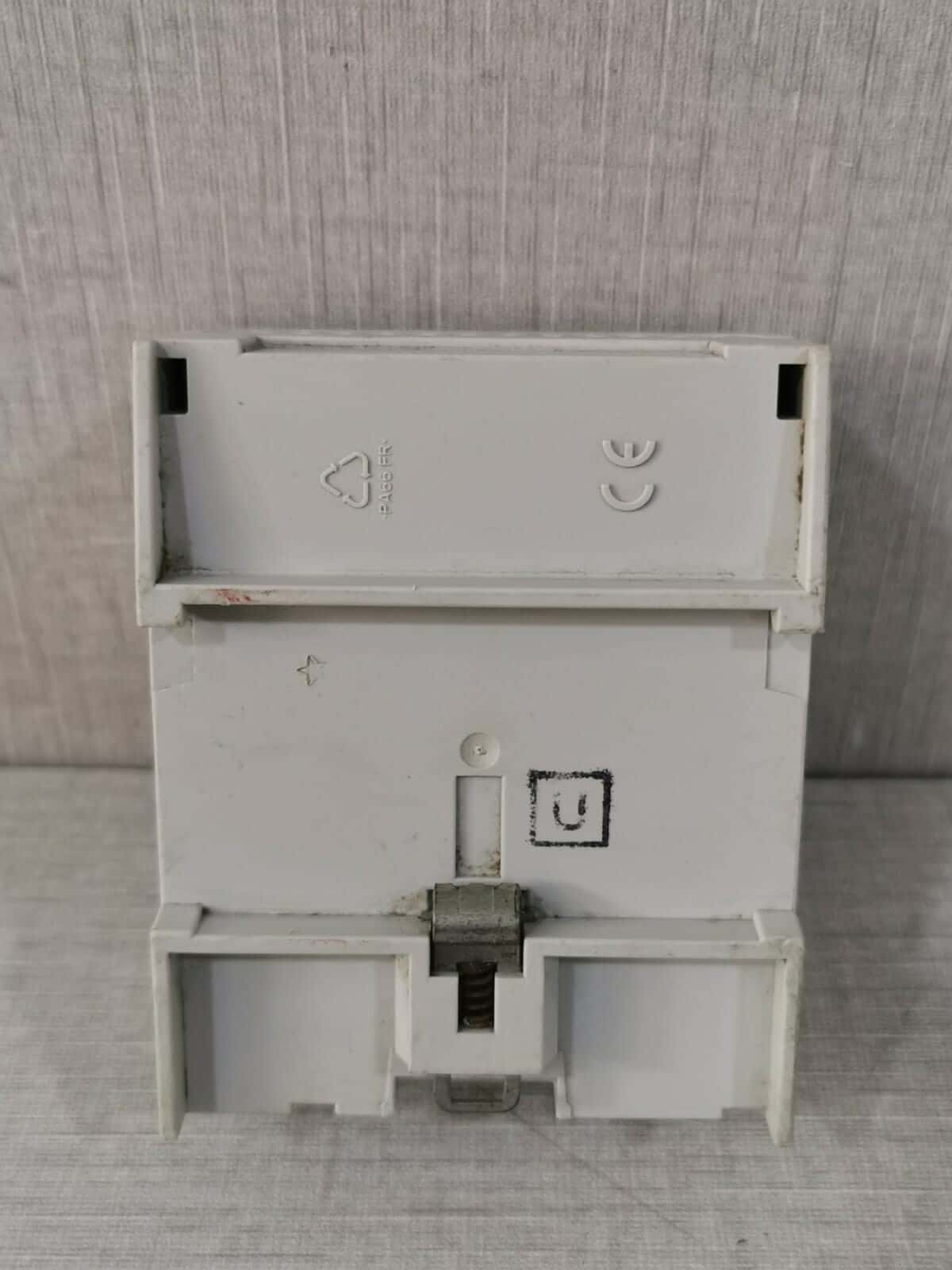 ABB 2CDG 1110 056 R0011 ABB BE/S 8.20.1 EIB/KNX REG Binary Input, 8-times, 230 V/ 2CDG1110056R0011 9