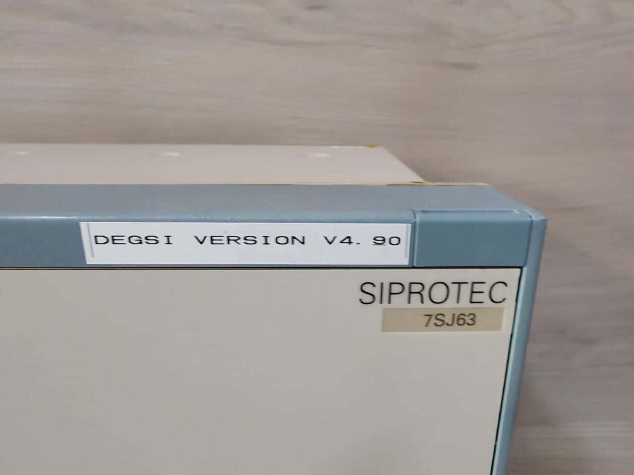 SIEMENS 7SJ6352-5EB90-3FD0/EE SIEMENS F510 SIPROTEC 7SJ6352-5EB90-3FD0/EE OVERCURRENT PROTECTION & CONTROL 8