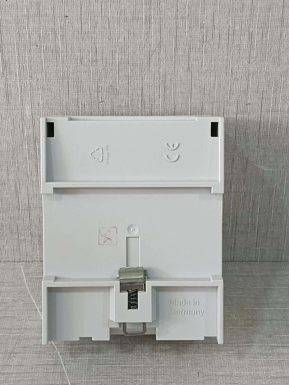 ABB 2CDG 110 093 R0011 ABB BE/S 8.230.2.1 Blind Actuator 2CDG110093R0011 9