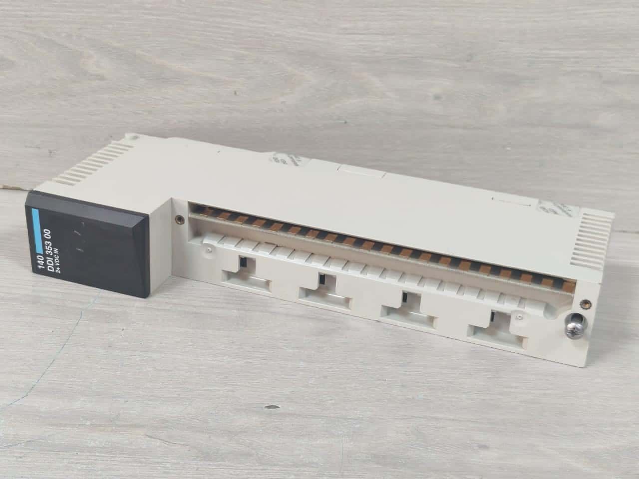 Schneider Electric DDI-353-00 Schneider Electric 140 DDI 353 00 TSX Modicon Quantum 24V - WITHOUT COVER 4