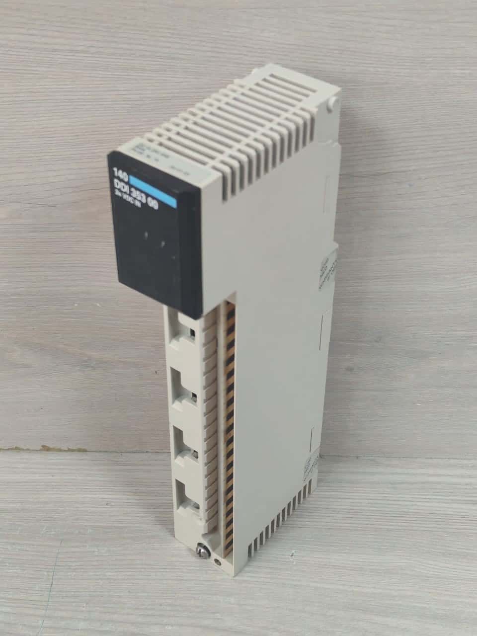 Schneider Electric DDI-353-00 Schneider Electric 140 DDI 353 00 TSX Modicon Quantum 24V - WITHOUT COVER 7