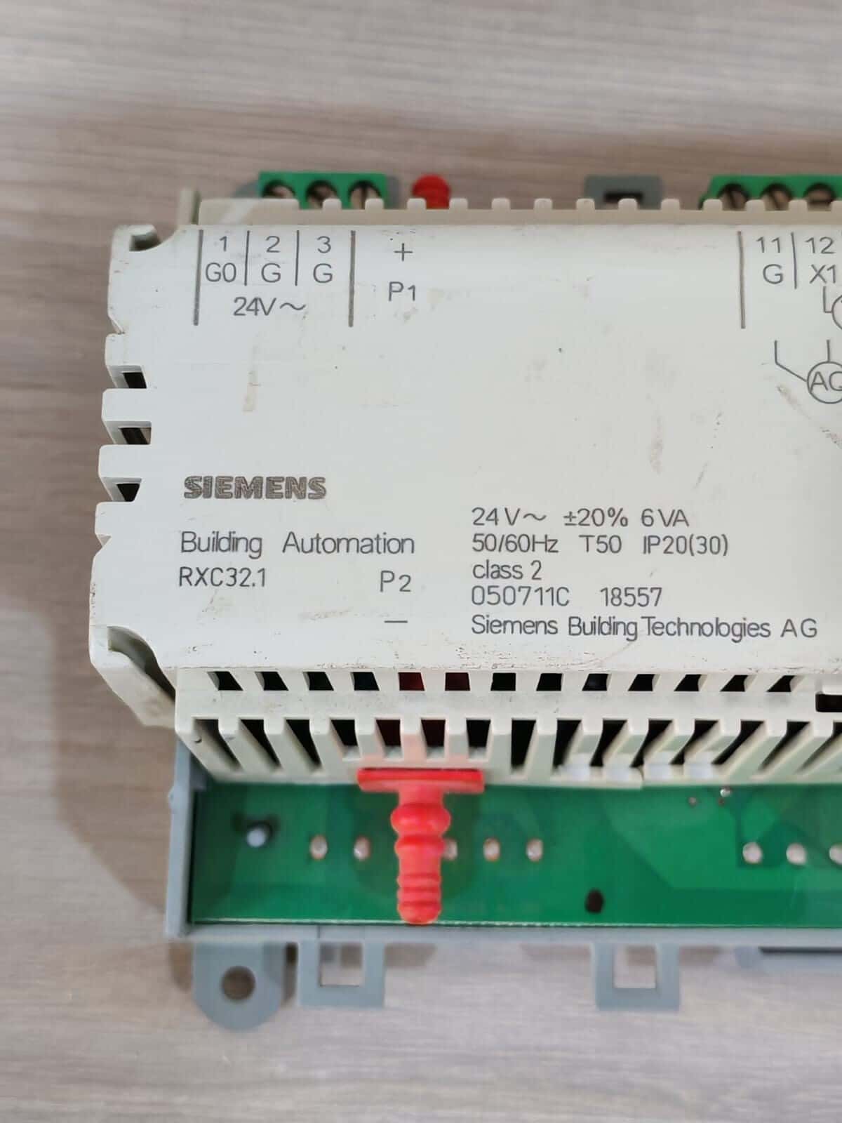Siemens RXC32.1 SIEMENS RXC32.1 ROOM CONTROLLER - WITH FRAME 2