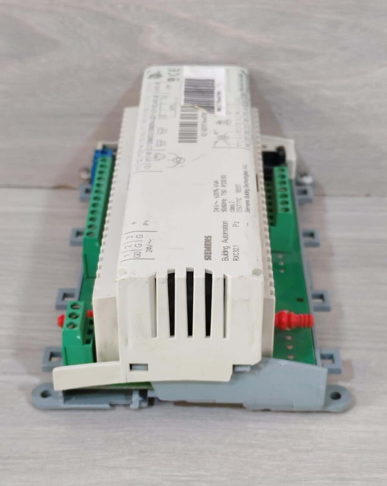 Siemens RXC32.1 SIEMENS RXC32.1 ROOM CONTROLLER - WITH FRAME 6