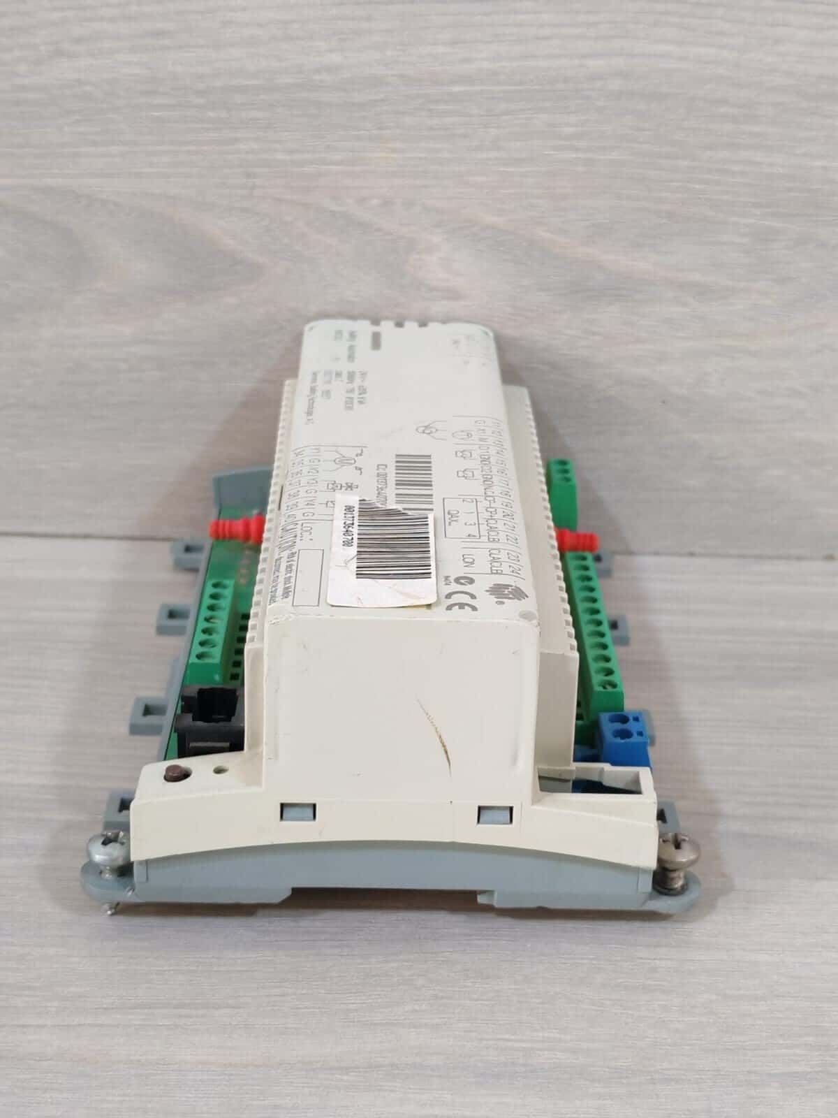 Siemens RXC32.1 SIEMENS RXC32.1 ROOM CONTROLLER - WITH FRAME 7