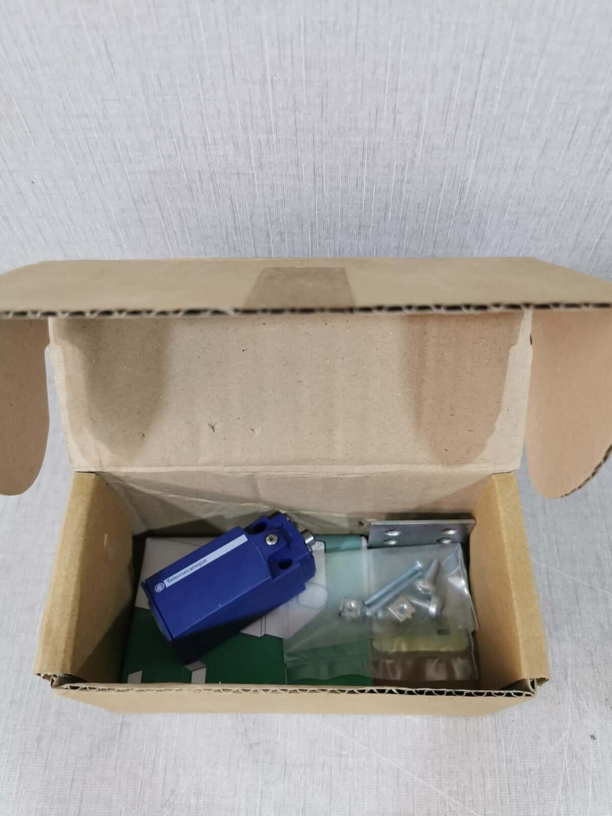 Telemecanique NSYDCM20 Schneider Electric NSYDCM20/ Telemecanique XCKN2110P20 2