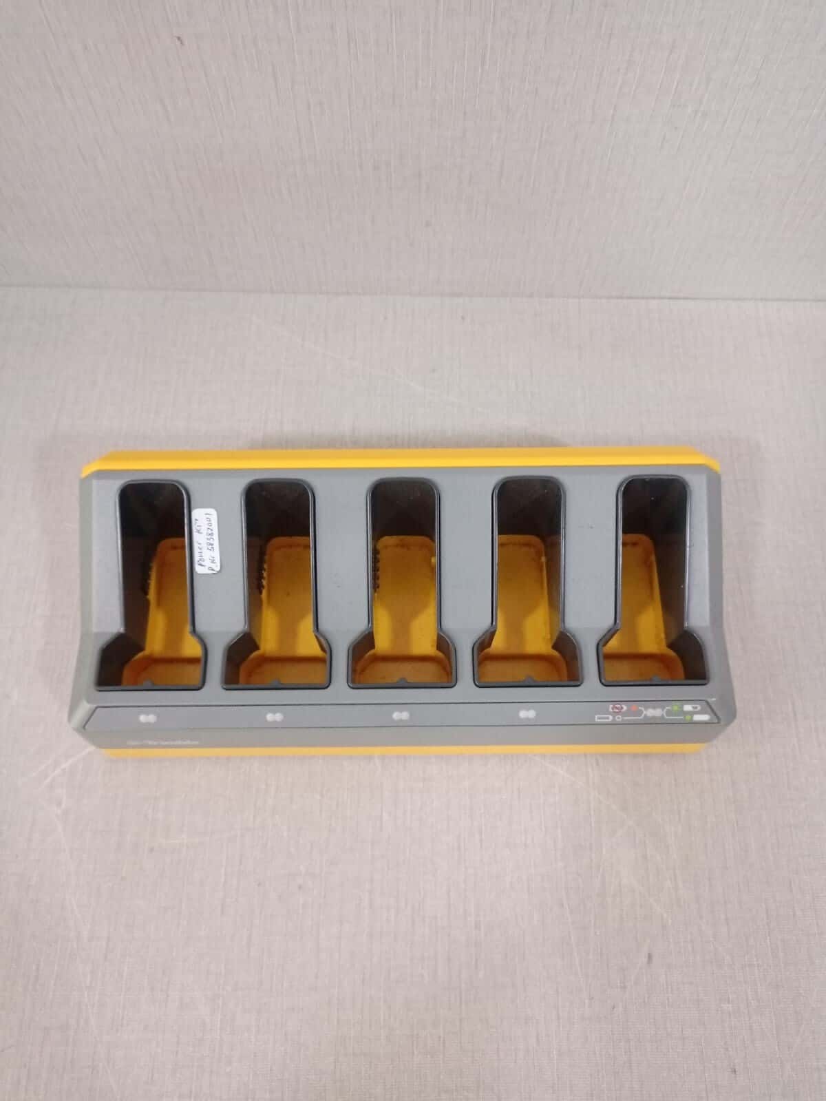 Trimble 58382001 / Multi Battery Adapter 50113-00 / Charger 49499-00 Trimble Power Kit 58382001 / Multi Battery Adapter 50113-00 / Charger 49499-00 5