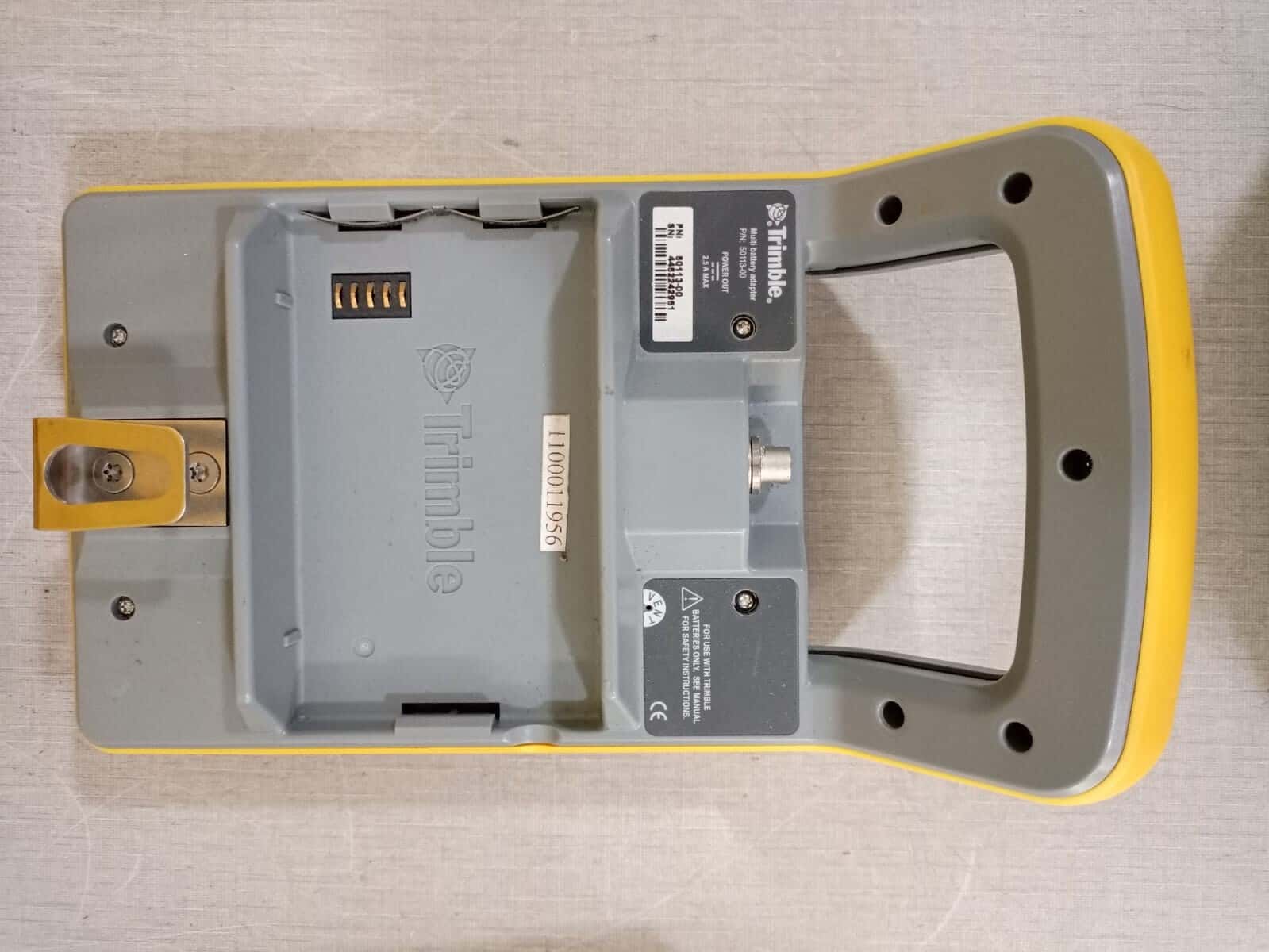Trimble 58382001 / Multi Battery Adapter 50113-00 / Charger 49499-00 Trimble Power Kit 58382001 / Multi Battery Adapter 50113-00 / Charger 49499-00 9
