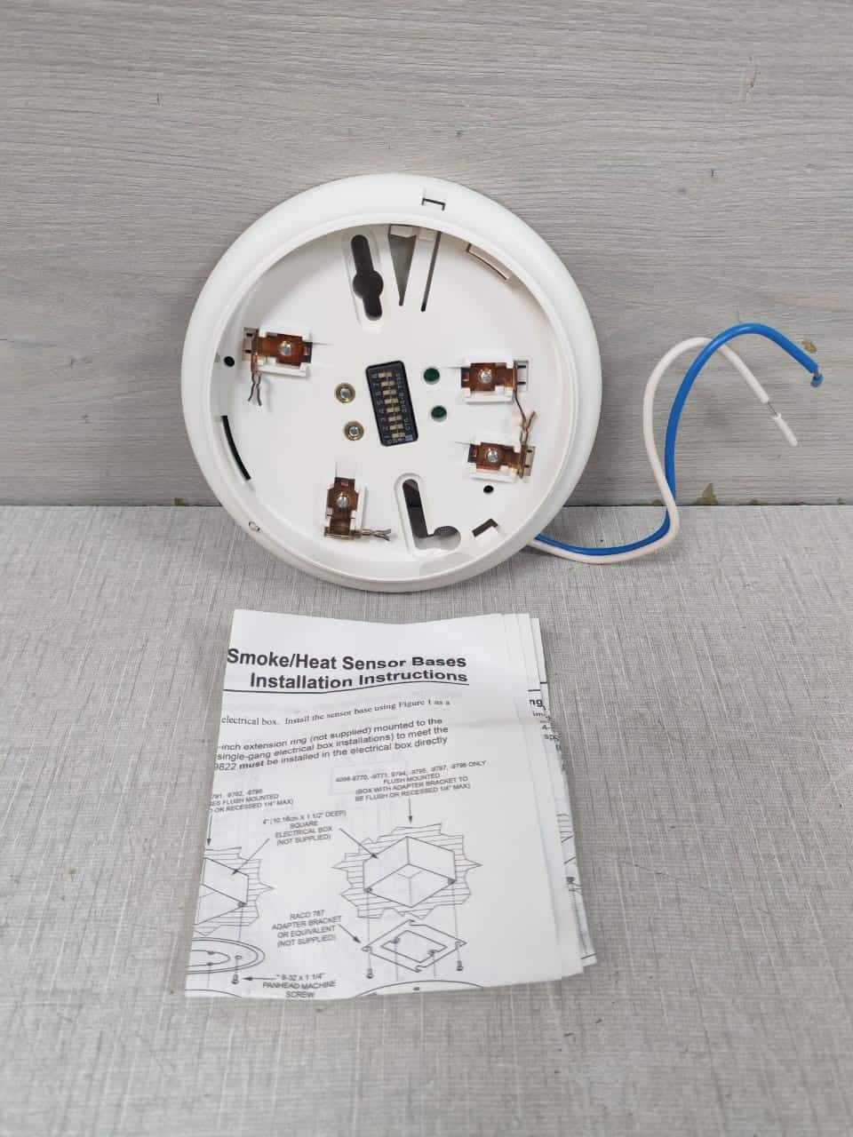 Simplex 4098-9789 SIMPLEX 4098-9789 LIFE ALARM SENS BASE W/ LED OUT 0677110CN 1