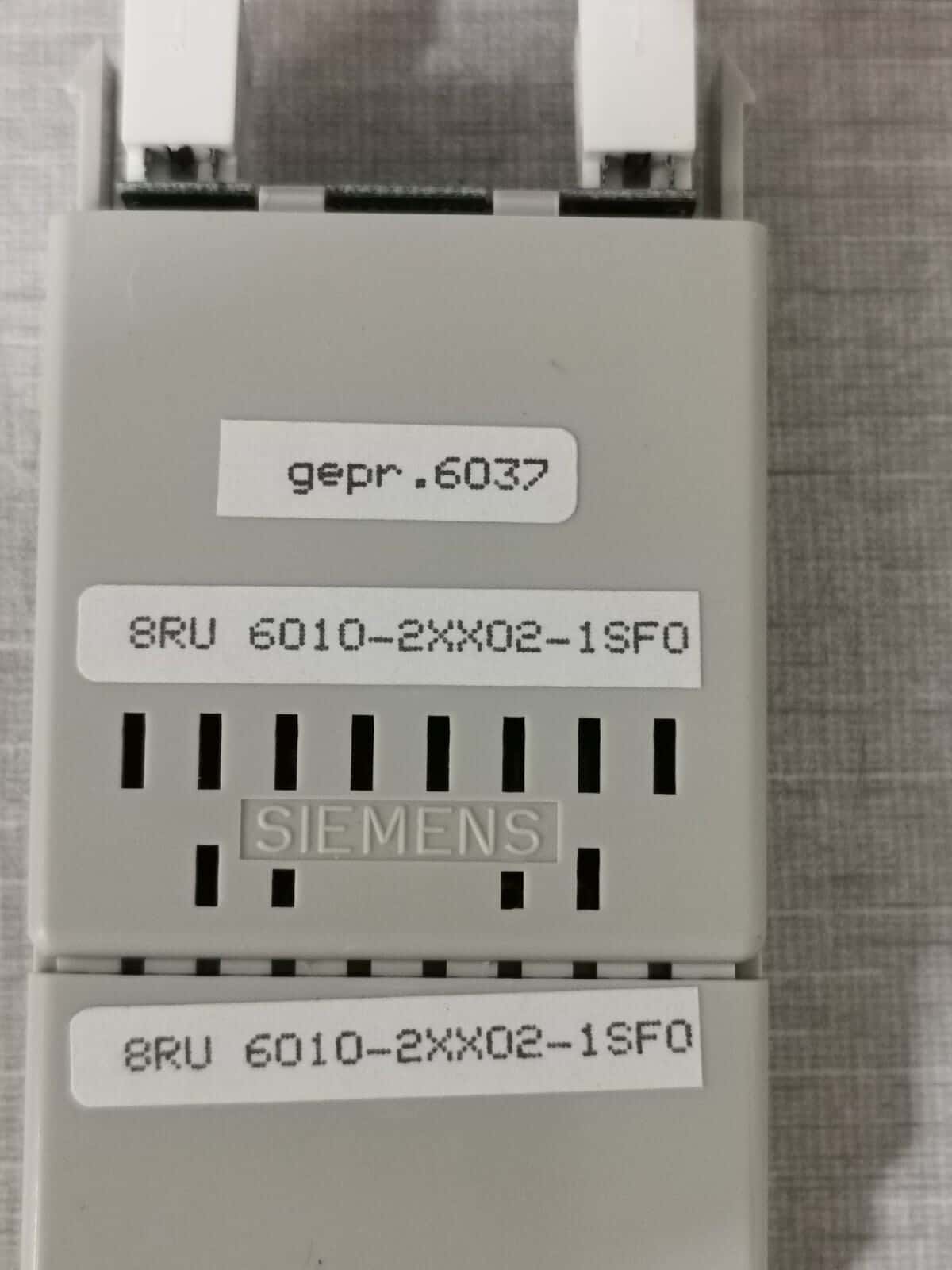 Siemens 6010-2XX02-1SF0 SIEMENS 8RU 6010-2XX02-1SF0 MOSAIK SYSTEM M CONNECTOR 3