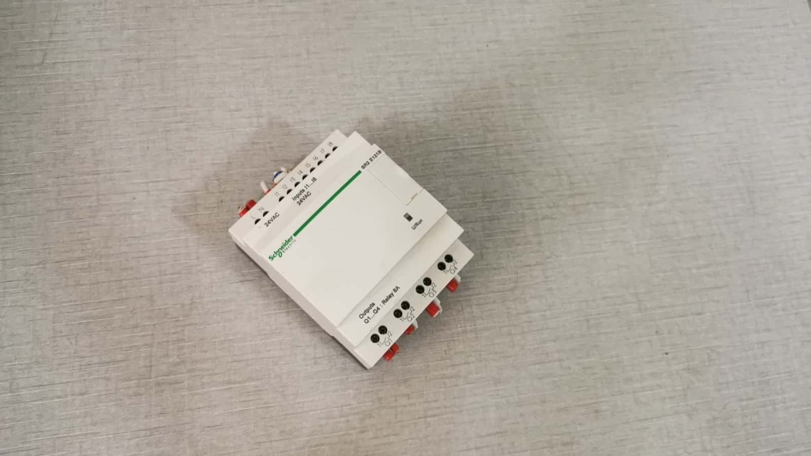 Schneider Electric 88960024 Schneider Electric Zelio SR2 E121B Smart Relay 88960024 8