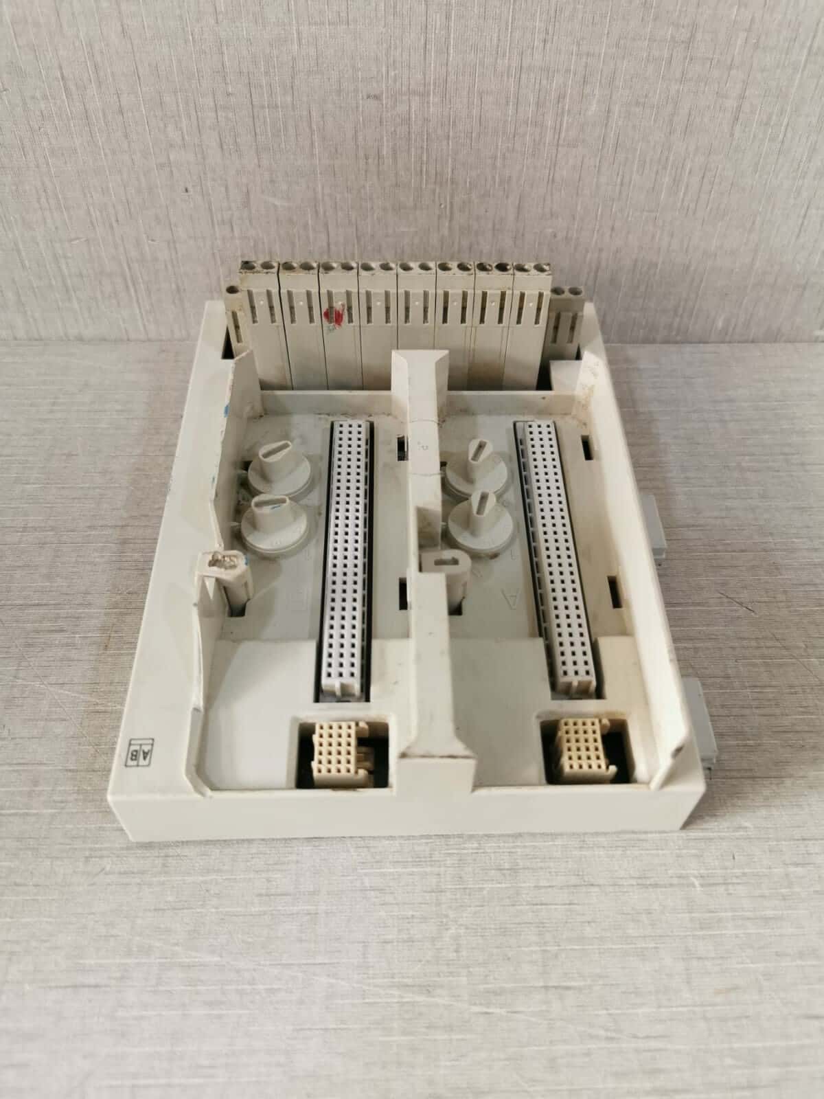 ABB 3BSE020850R1 ABB 3BSE020850R1 MODULE TERMINATION UNIT BASE PLATE FOR TU842 5