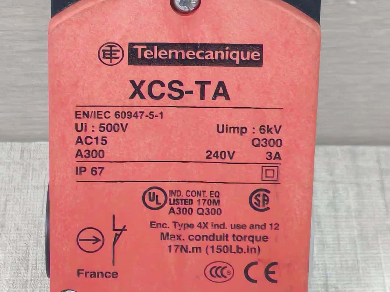 Schneider Electric TA591 Telemecanique XCS-TA591 SAFETY INTERLOCK SWITCH 2