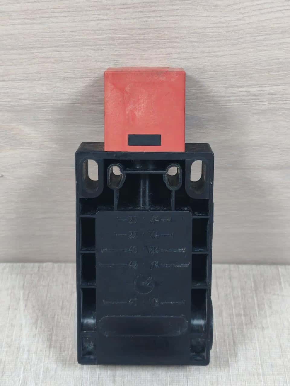 Schneider Electric TA591 Telemecanique XCS-TA591 SAFETY INTERLOCK SWITCH 8