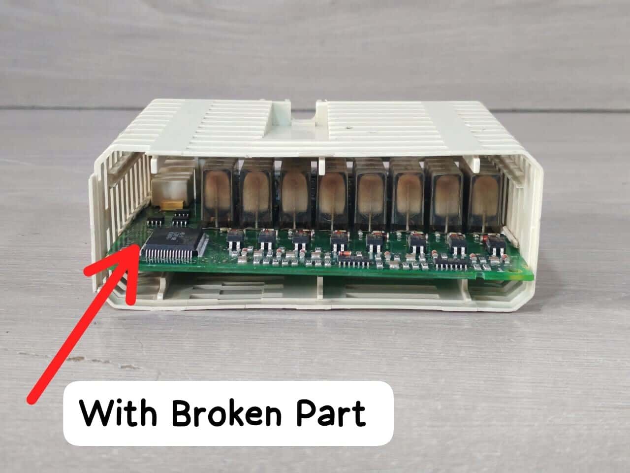 ABB 3BSE008512R1 PR: E ABB DI820 3BSE008512R1 PR: E DIGITAL INPUT MODULE 120VAC/10mA 4
