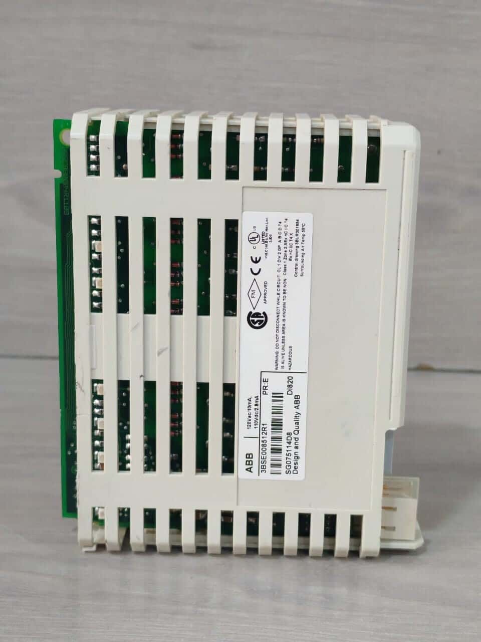 ABB 3BSE008512R1 PR: E ABB DI820 3BSE008512R1 PR: E DIGITAL INPUT MODULE 120VAC/10mA 7
