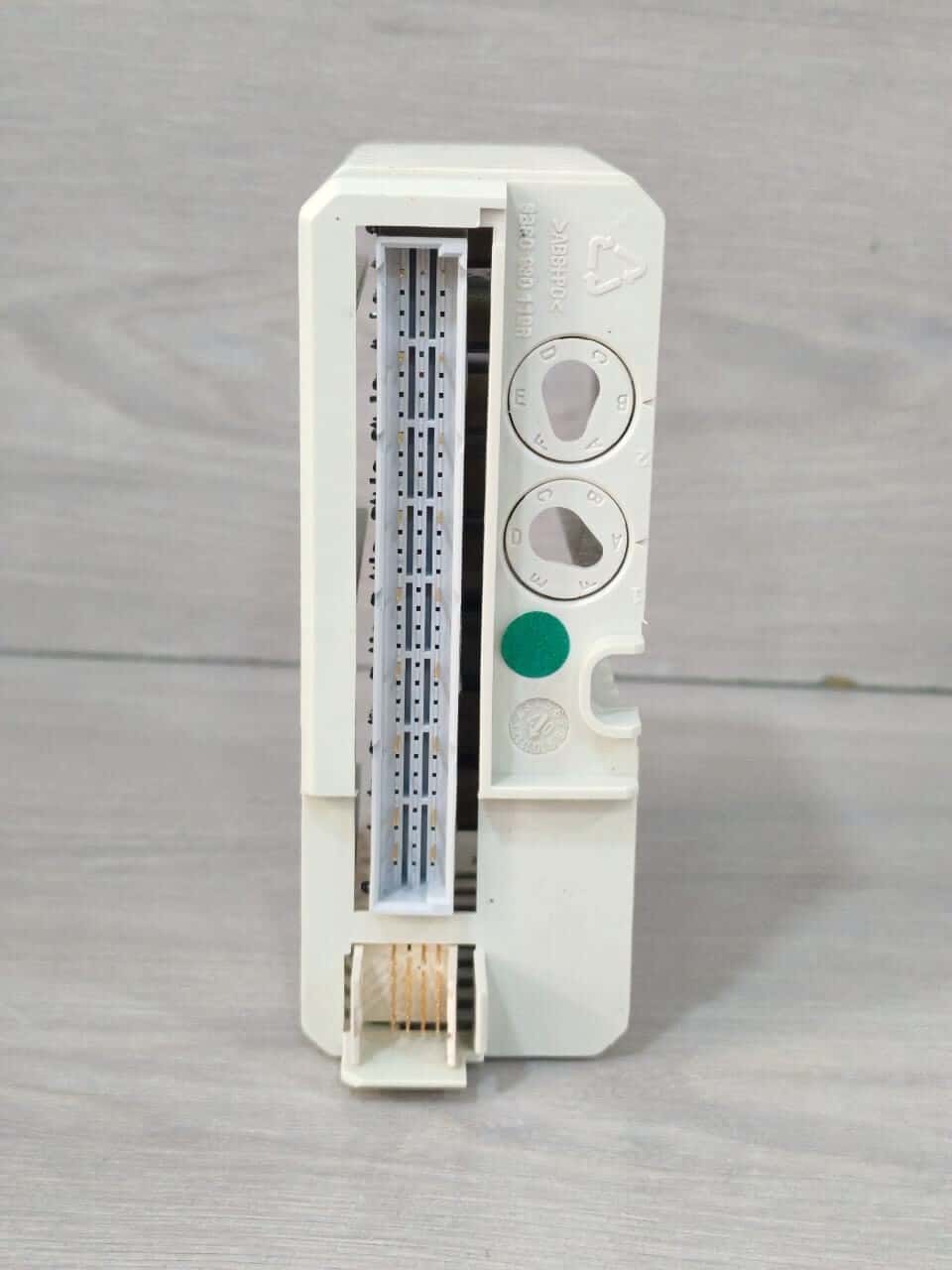ABB 3BSE008512R1 PR: E ABB DI820 3BSE008512R1 PR: E DIGITAL INPUT MODULE 120VAC/10mA 8