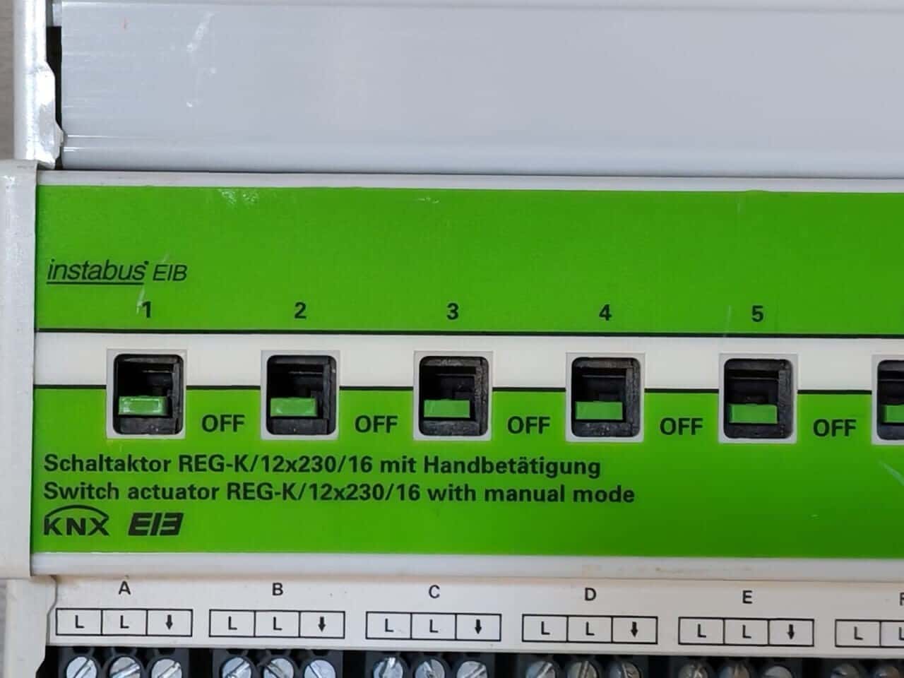 Merten 648493 Merten 648493 KNX Switch Actuator Reg-K/12x230/16 AC 230V 2
