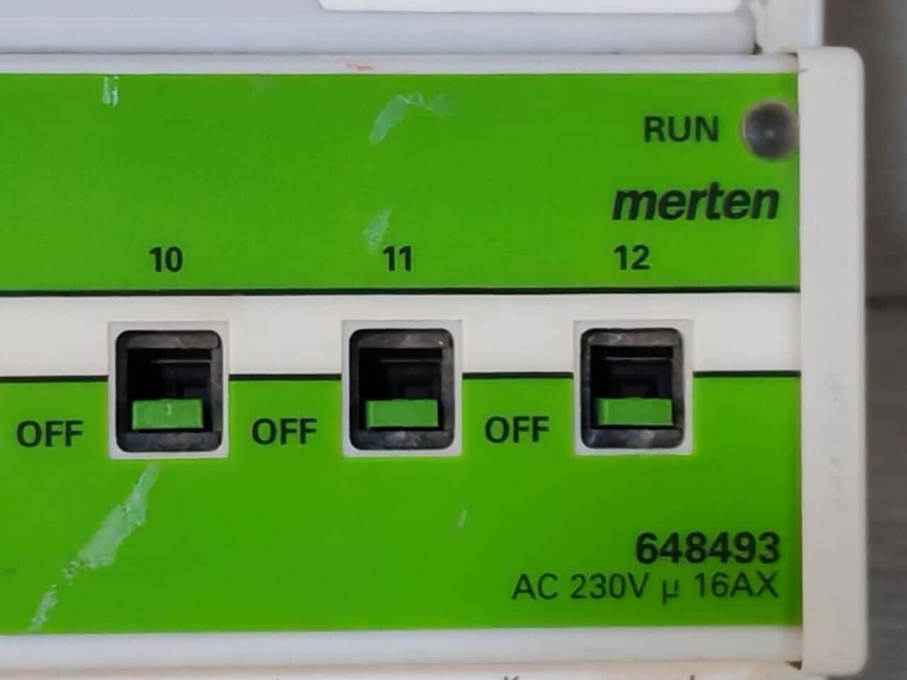 Merten 648493 Merten 648493 KNX Switch Actuator Reg-K/12x230/16 AC 230V 3