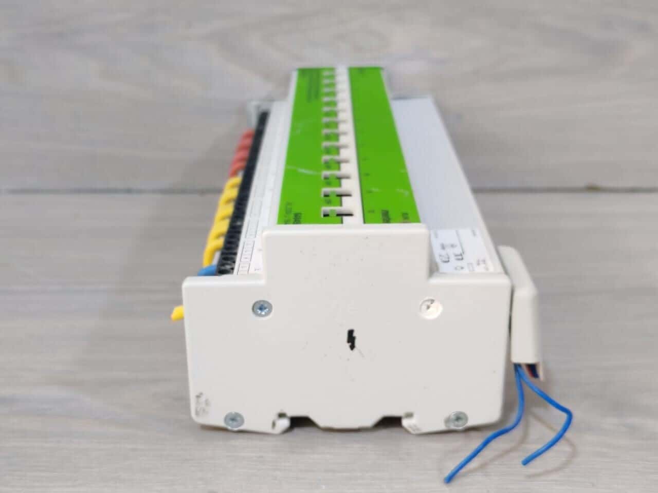 Merten 648493 Merten 648493 KNX Switch Actuator Reg-K/12x230/16 AC 230V 6