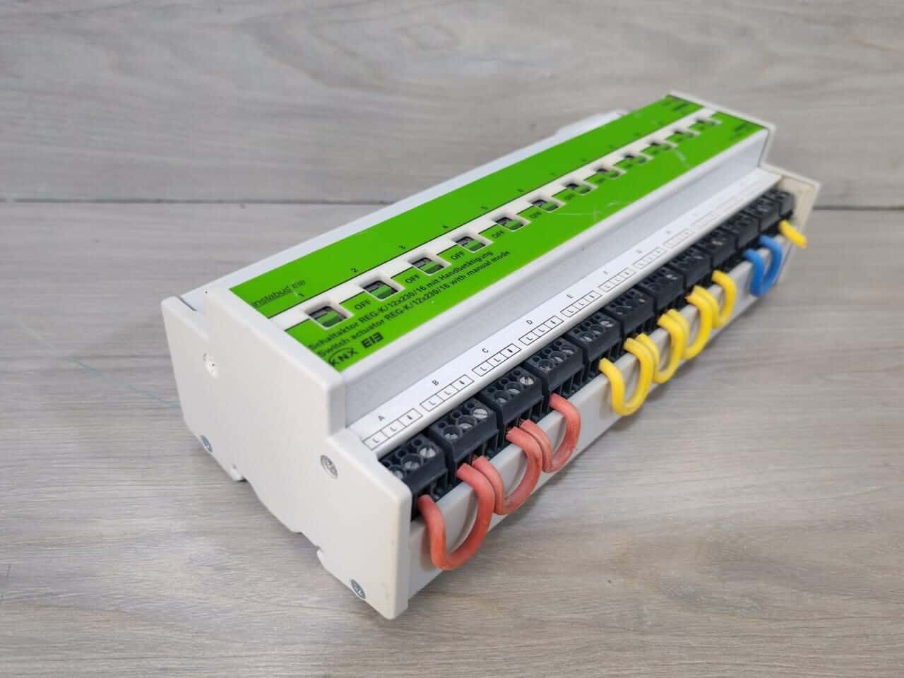Merten 648493 Merten 648493 KNX Switch Actuator Reg-K/12x230/16 AC 230V 9