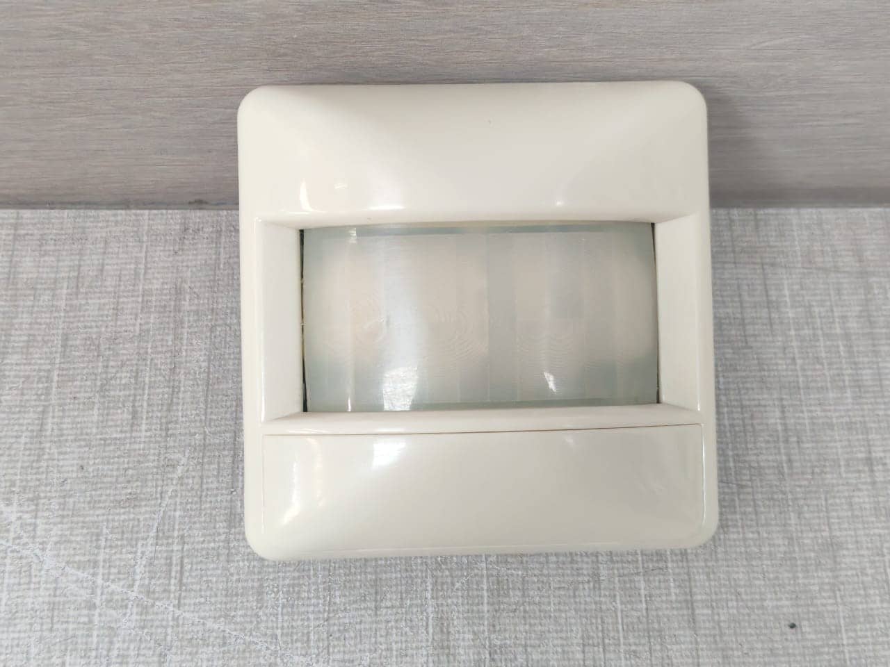 JUNG 1180WU Automatic Universal Switch