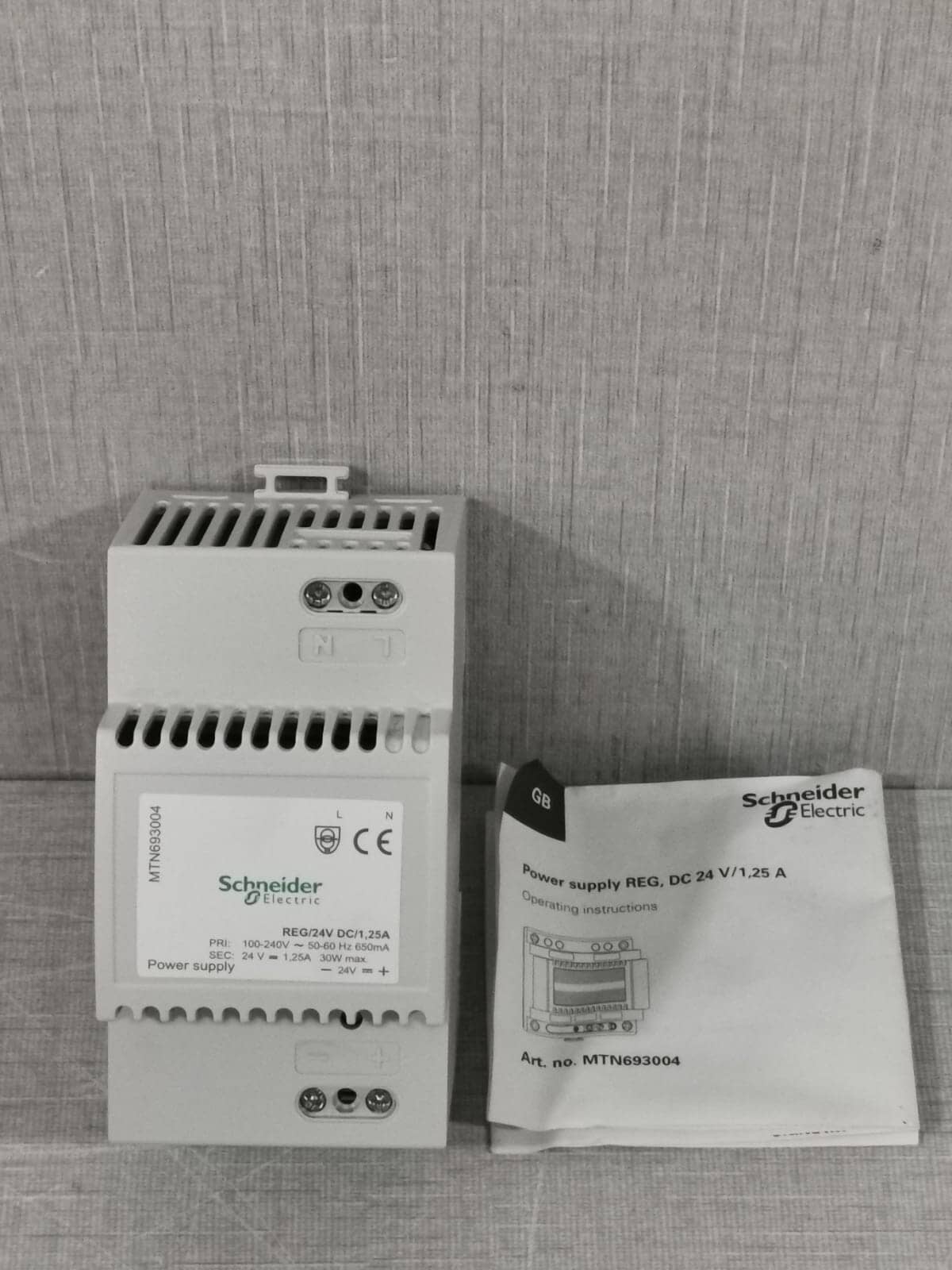 SCHNEIDER ELECTRIC MTN693004 24VDC 1.25A POWER SUPPLY