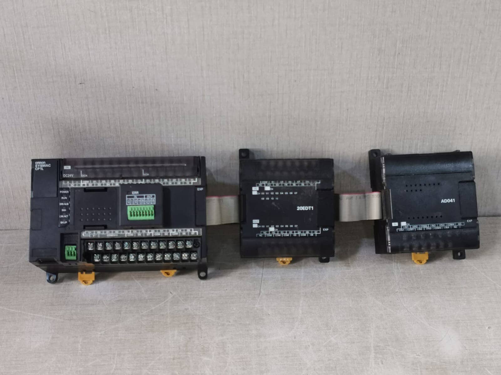 Omron CP1L EM40DT1 D + CP1W 20EDT1 + CP1W AD041 Sysmac CP1L EM40DT1 D Controller + CP1W 20EDT1 + CP1W AD041 I/O Module