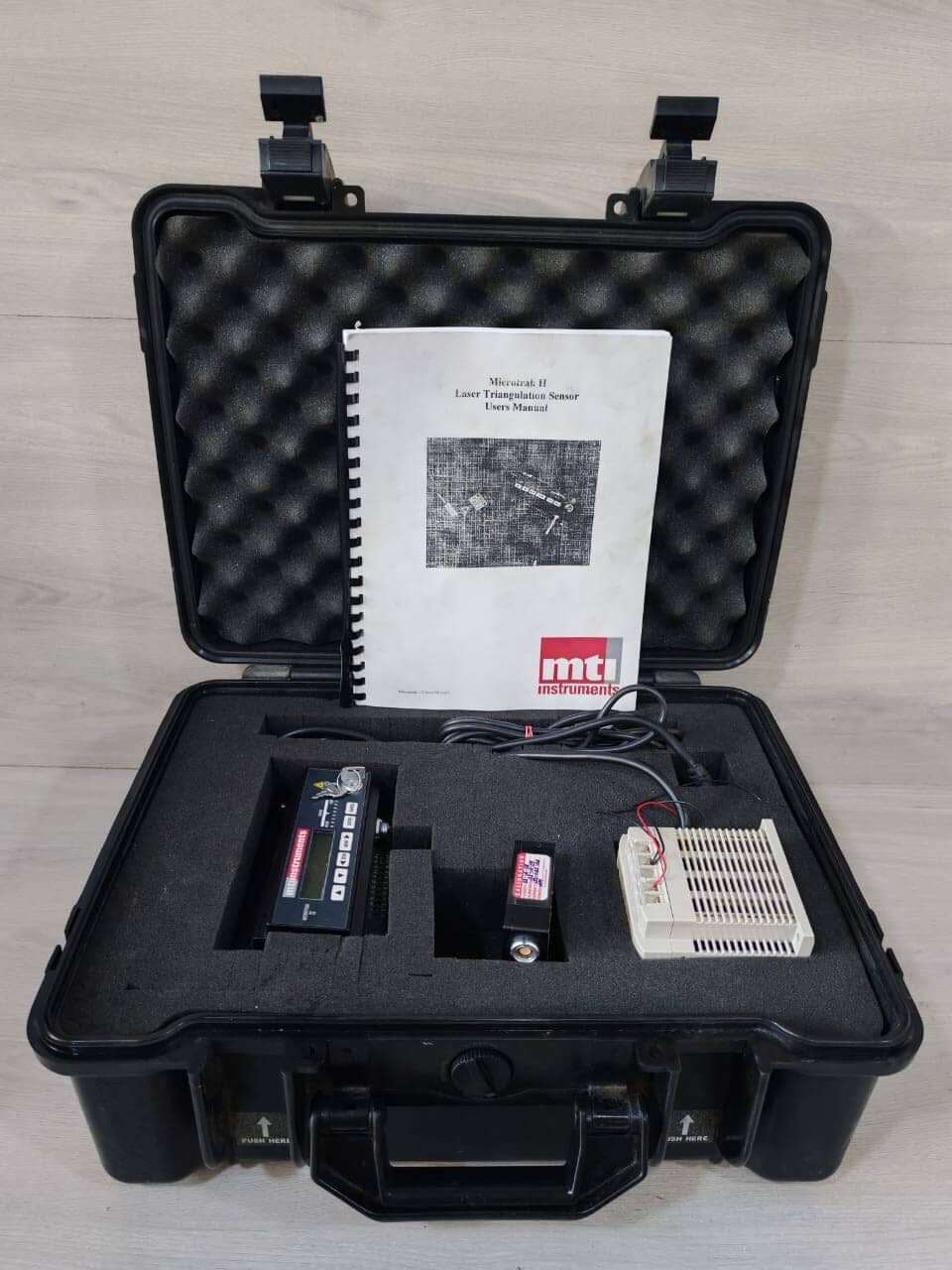MTI LTC-025-02 LASER SENSOR / MICROTRAK II CONTROLLER / OMRON S82K-03024