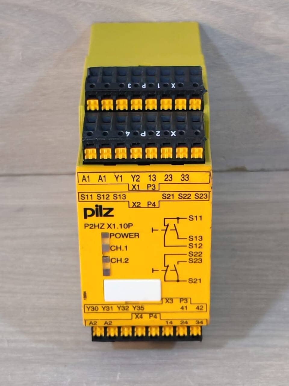 PILZ P2HZ X1.10P SAFETY RELAY