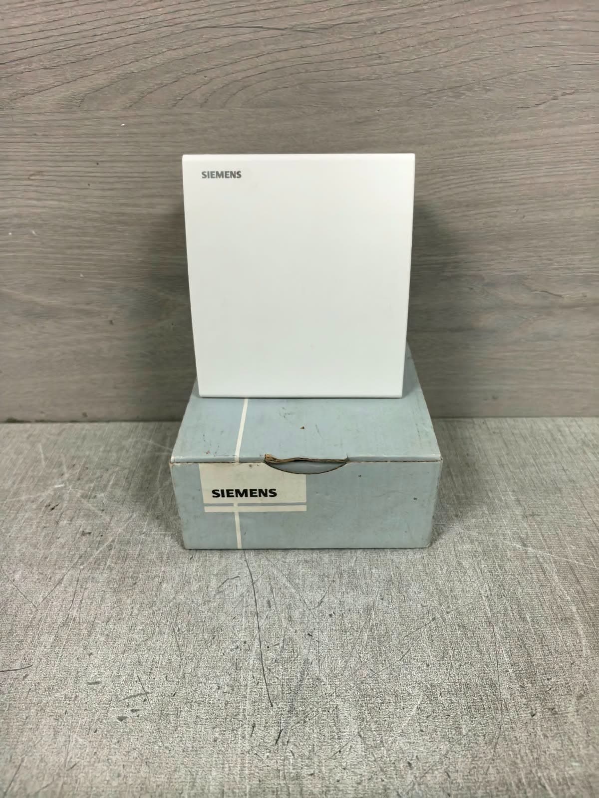 SIEMENS QAA24 TEMPERATURE SENSOR 24V