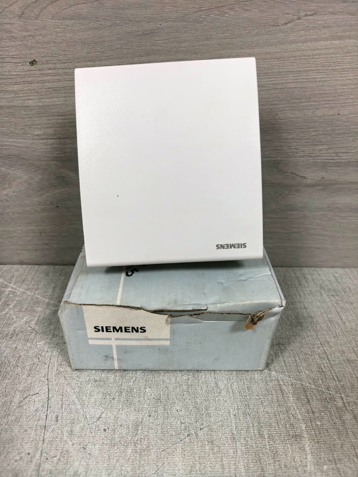 SIEMENS QPA2000 140114C ROOM AIR QUALITY SENSOR 24V