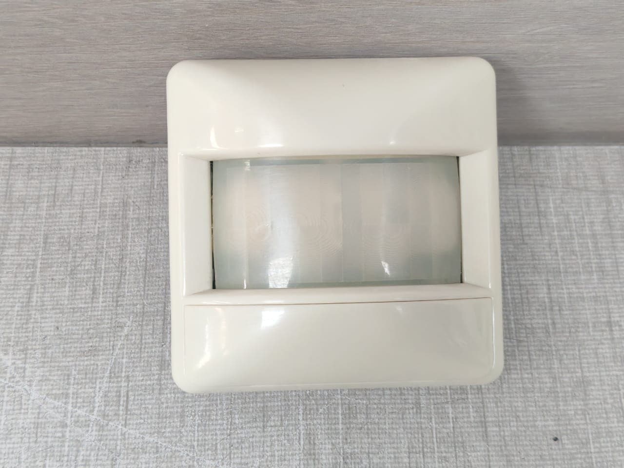 JUNG 1180WU Automatic Universal Switch