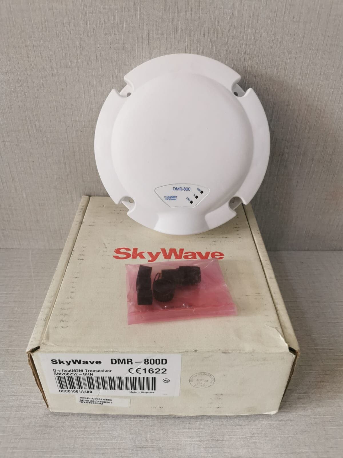 SkyWave DMR-800D SM200252-BHN Terminal Satellite Antenna
