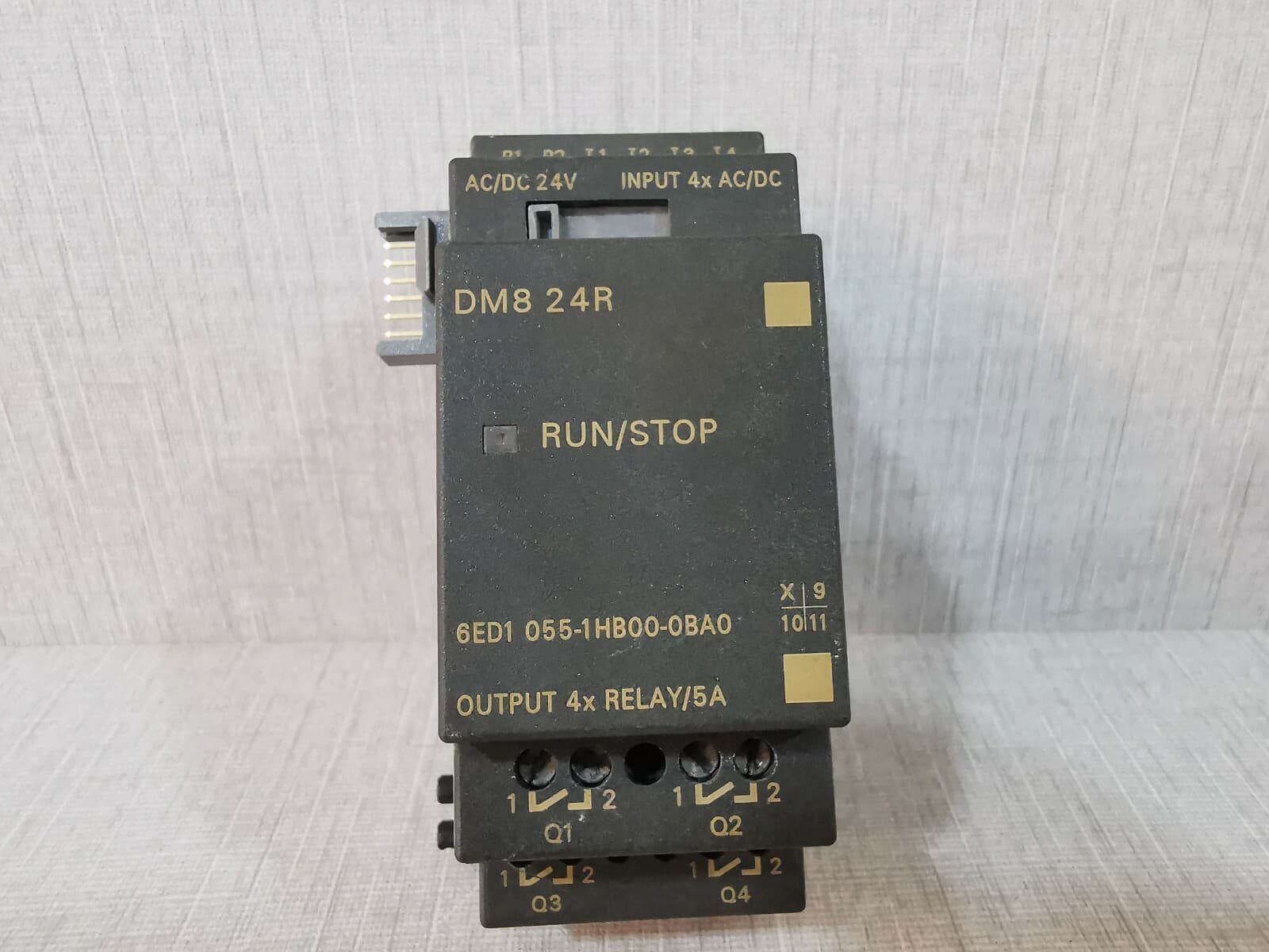 SIEMENS DM8 24R OUTPUT 4x RELAY 6ED1 055-1HB00-0BA0