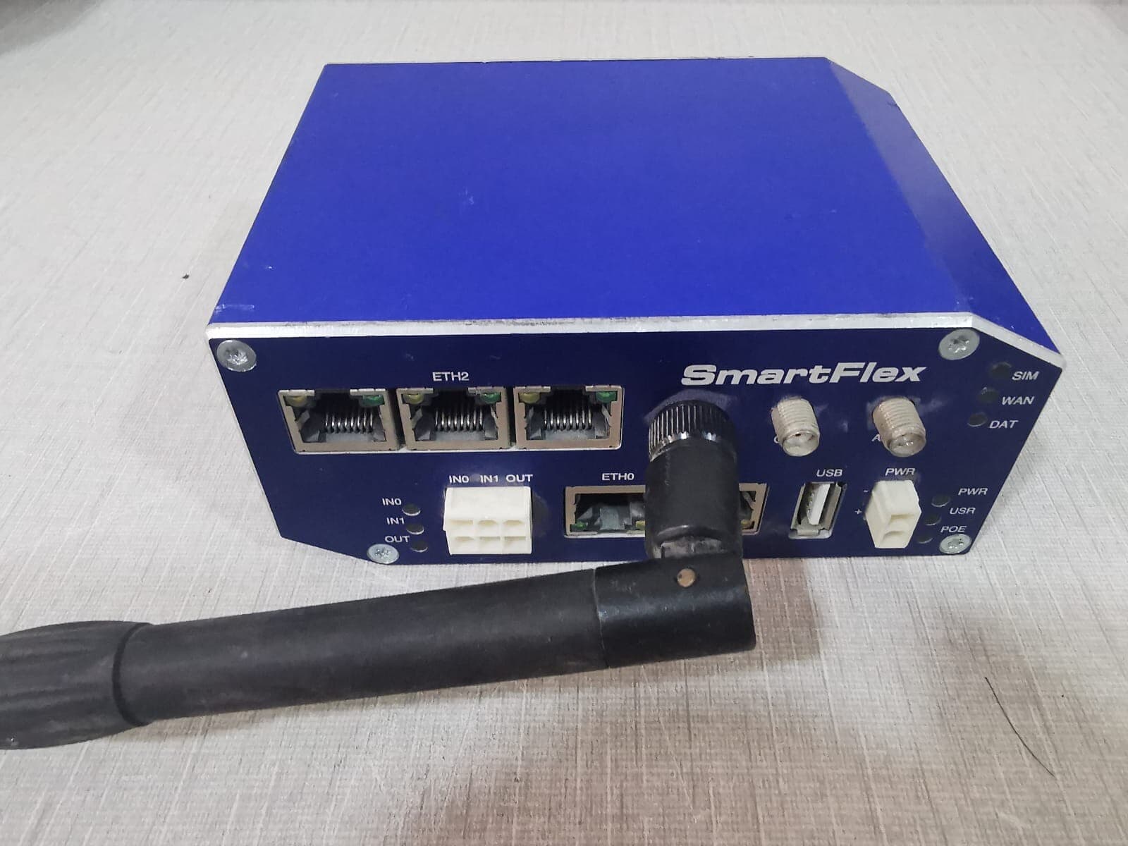 SmartFlex BB-SR3030812-SWH Industrial Cellular Router 10-60 VDC 1.5 AMAX (LPS)