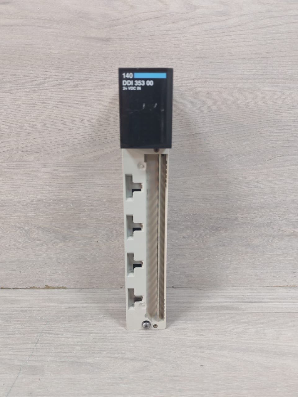 Schneider Electric DDI-353-00 Schneider Electric 140 DDI 353 00 TSX Modicon Quantum 24V - WITHOUT COVER