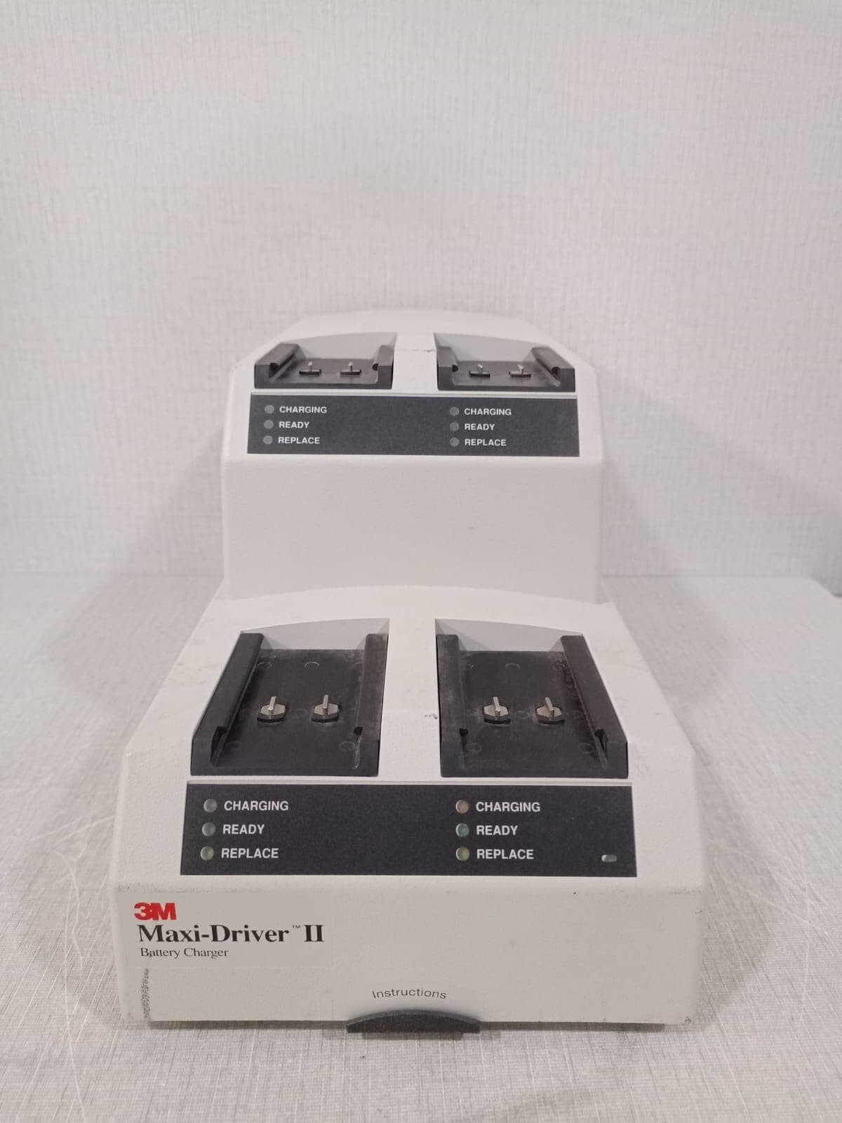 3M 75B 3M Maxi-Driver II Battery Charger, Type 75B Four Bay Charger / 120 Volts AC