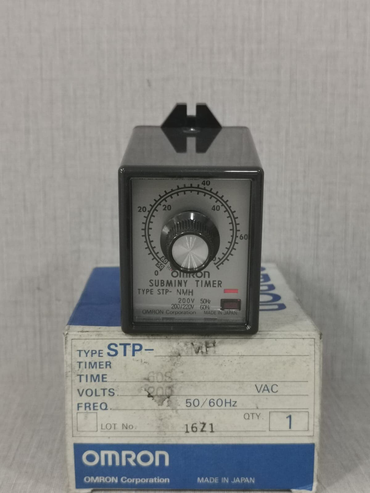 OMRON SUBMINY TIMER STP-NMH -60SEC /200-220V 50/60HZ