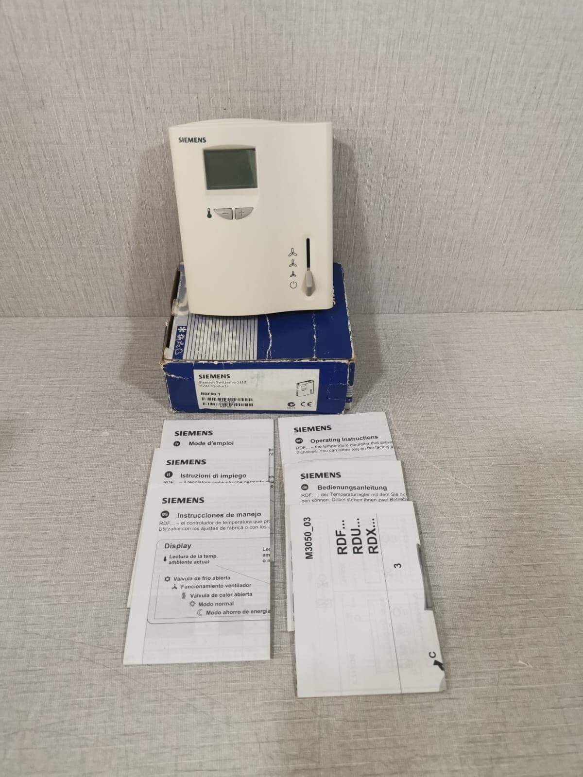 SIEMENS RDF60.1 Room Temperature Controller with LCD