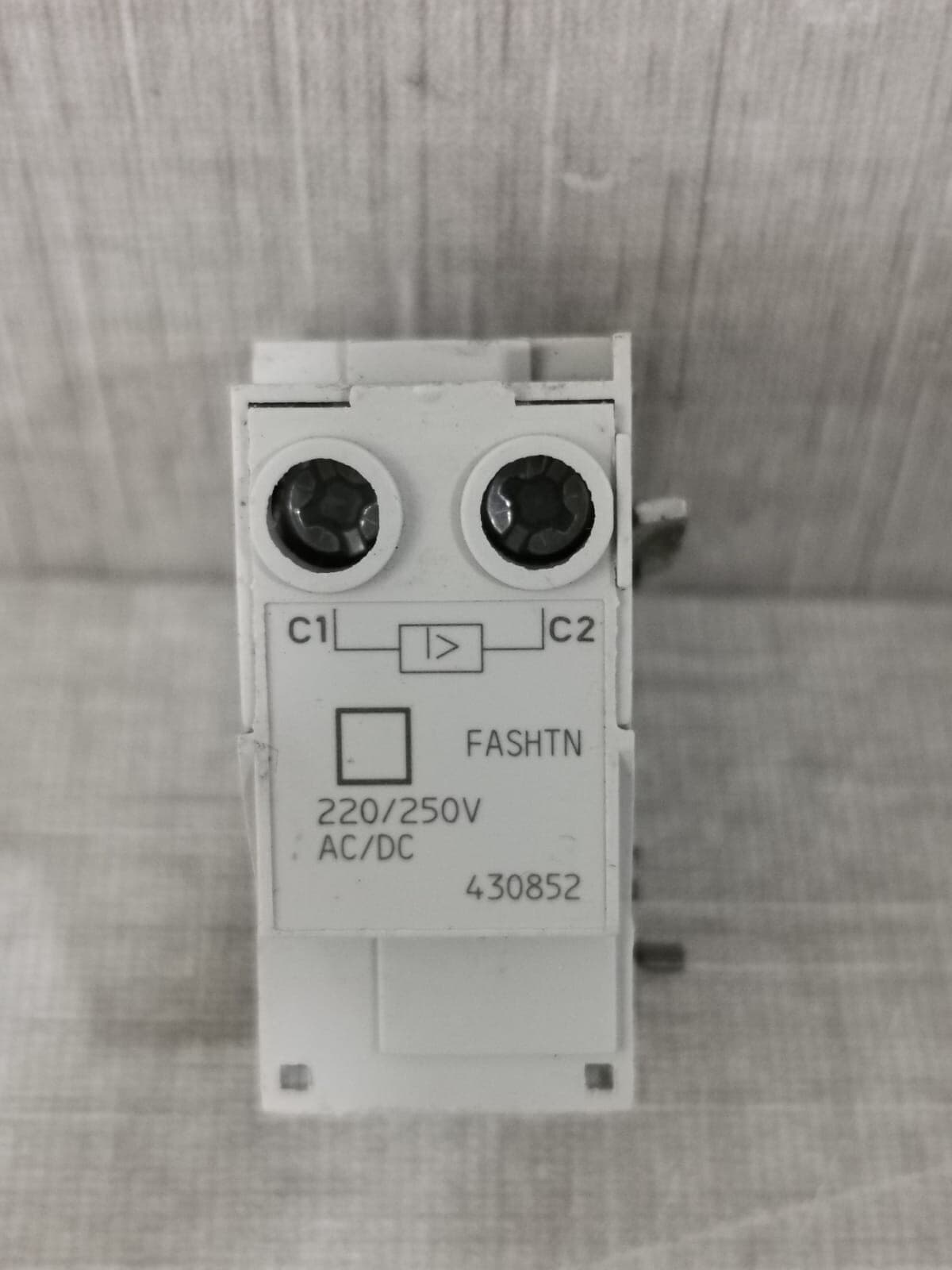 FASHTN 430852 GENERAL ELECTRIC SHUNT RELAY