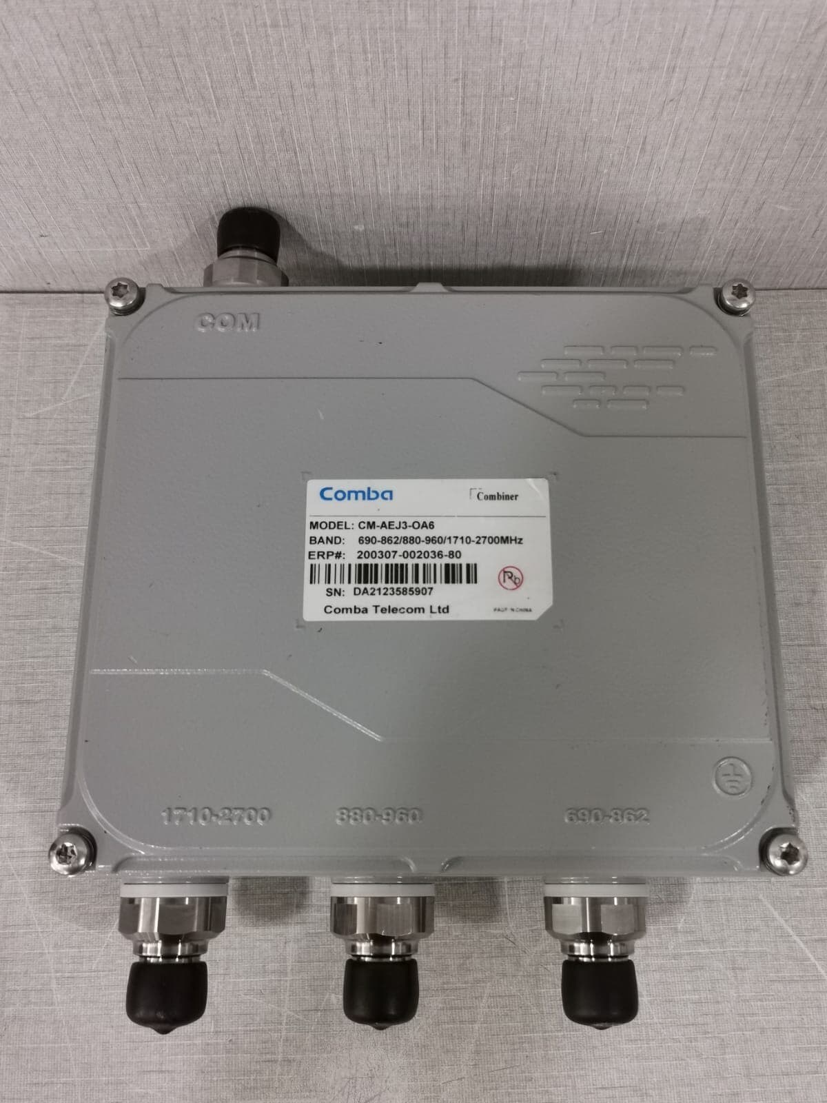 COMBA CM-AEJ3-OA6 COMBA CM-AEJ3-OA6 OUTDOOR TRIPLE-BAND COMBINER