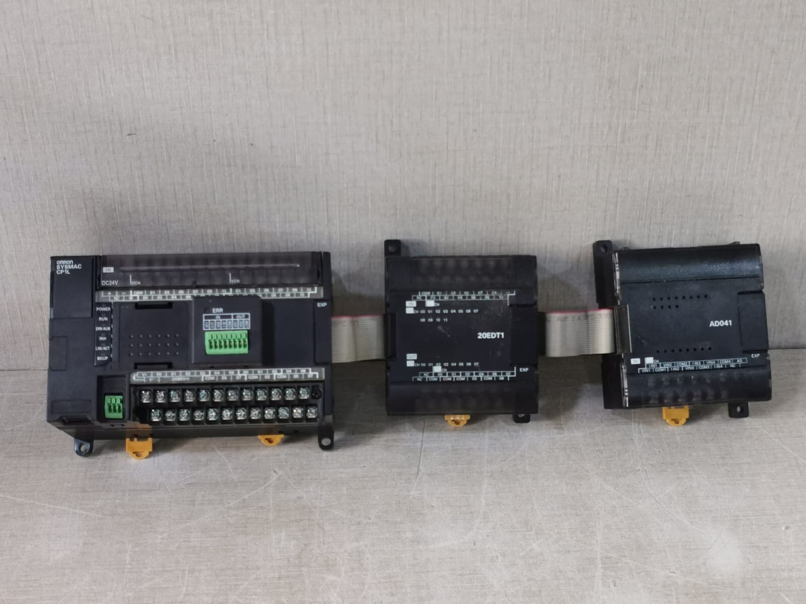 Omron CP1L EM40DT1 D + CP1W 20EDT1 + CP1W AD041 Sysmac CP1L EM40DT1 D Controller + CP1W 20EDT1 + CP1W AD041 I/O Module