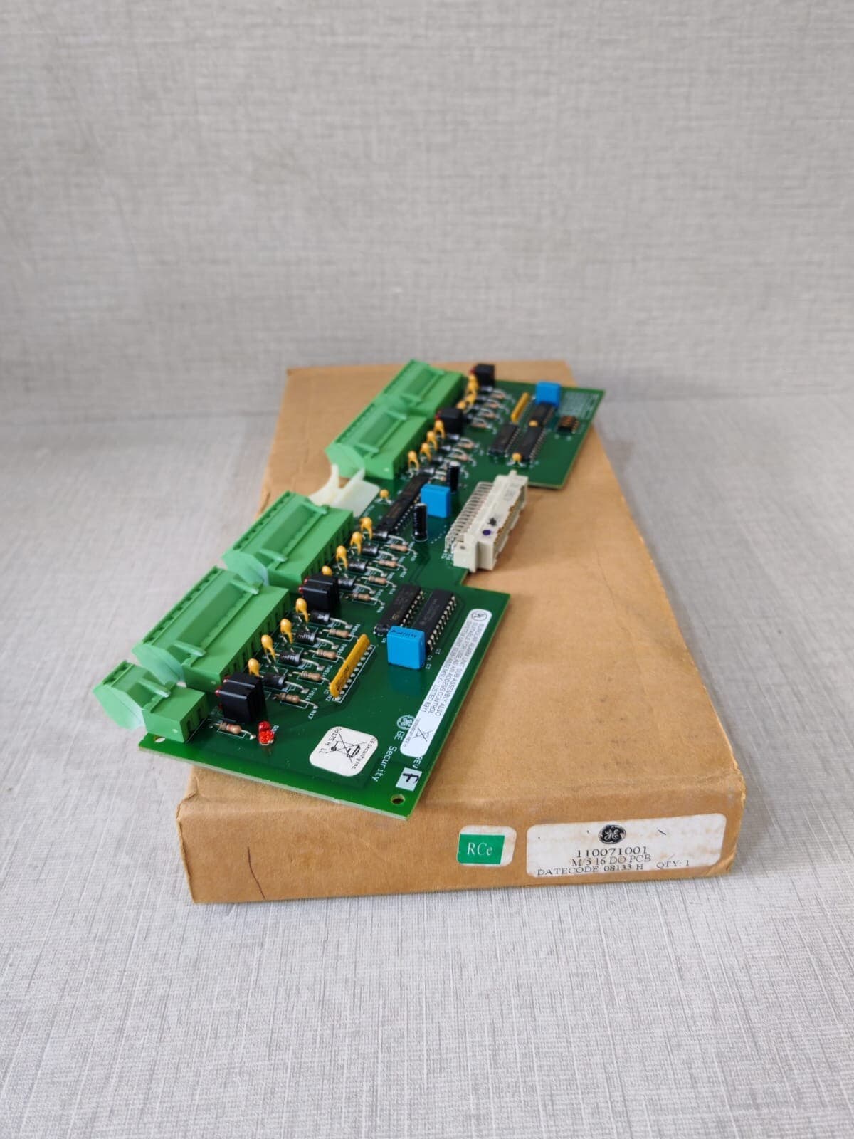 GE Security 110071001, 16 Digital Output Micro 5 Access Control Board