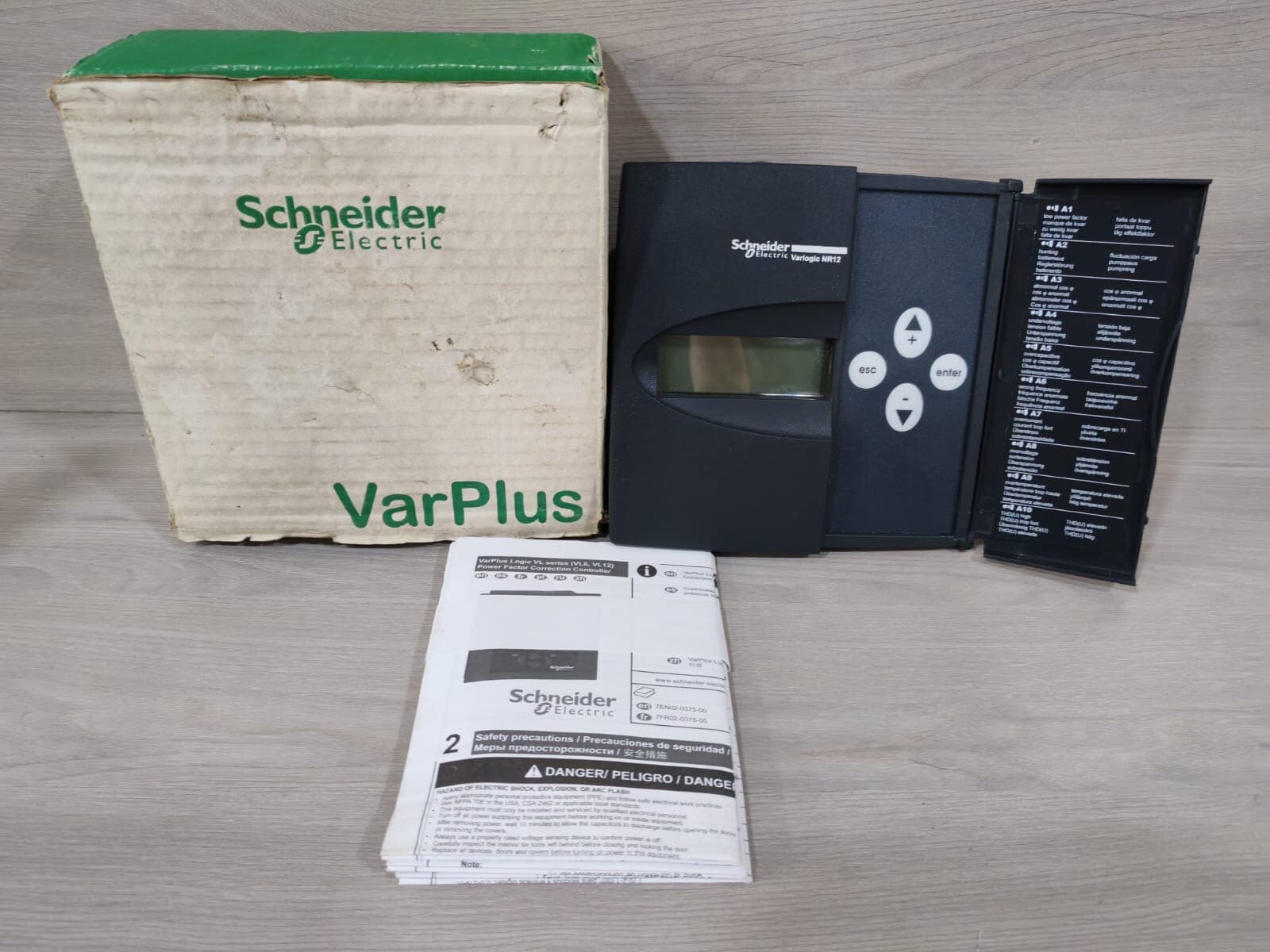 Schneider Electric Varlogic NR12