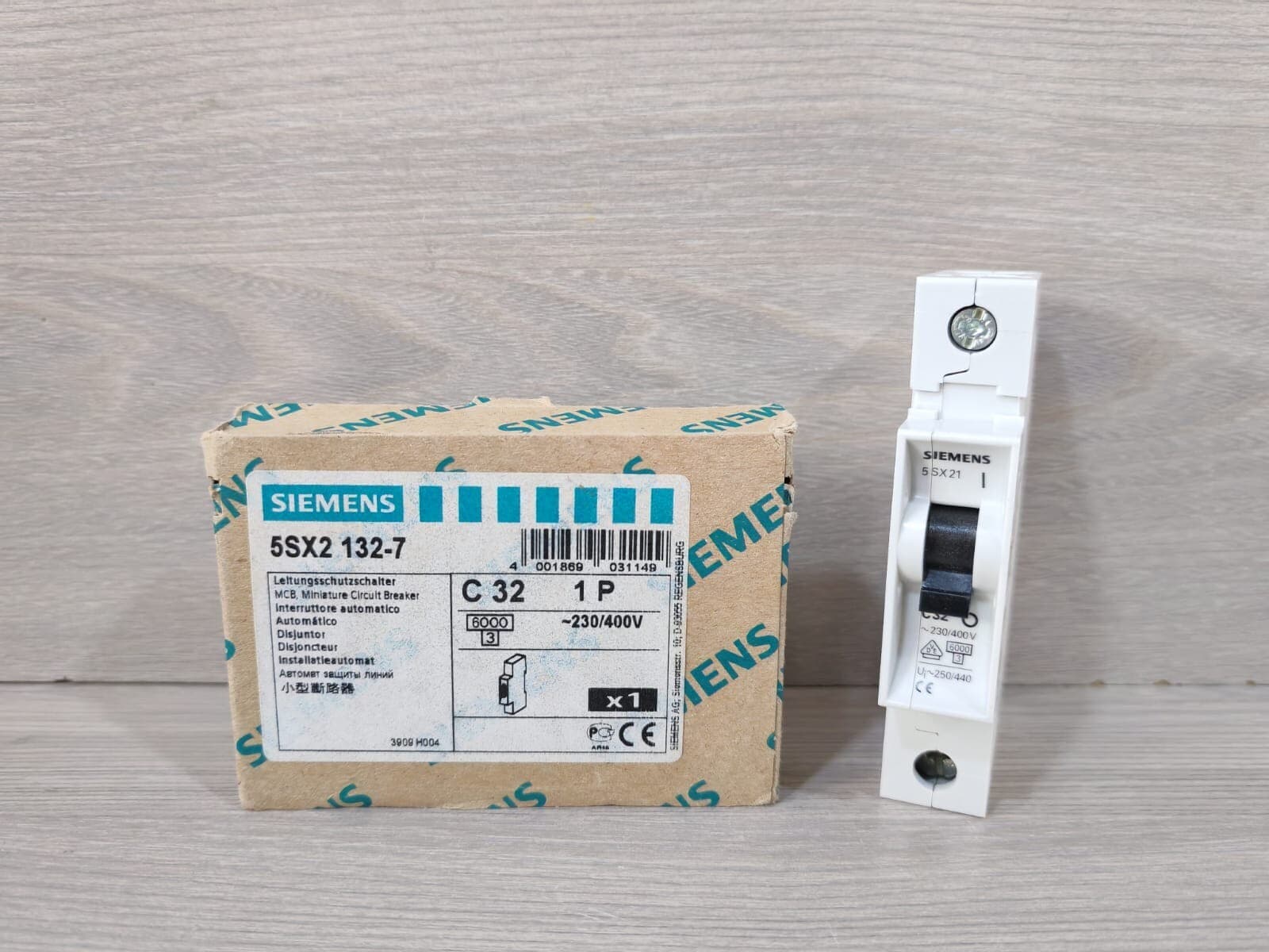 SIEMENS 5SX2 132-7 MINIATURE CIRCUIT BREAKER