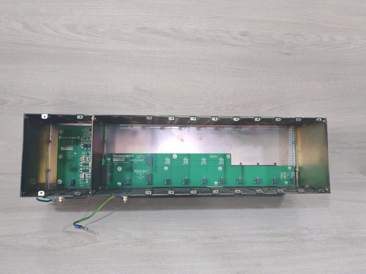 Honeywell 900R08R-0101 Honeywell HC900 Controller 900R08R-0101 8-Slot Redundant PS Ext. Rack